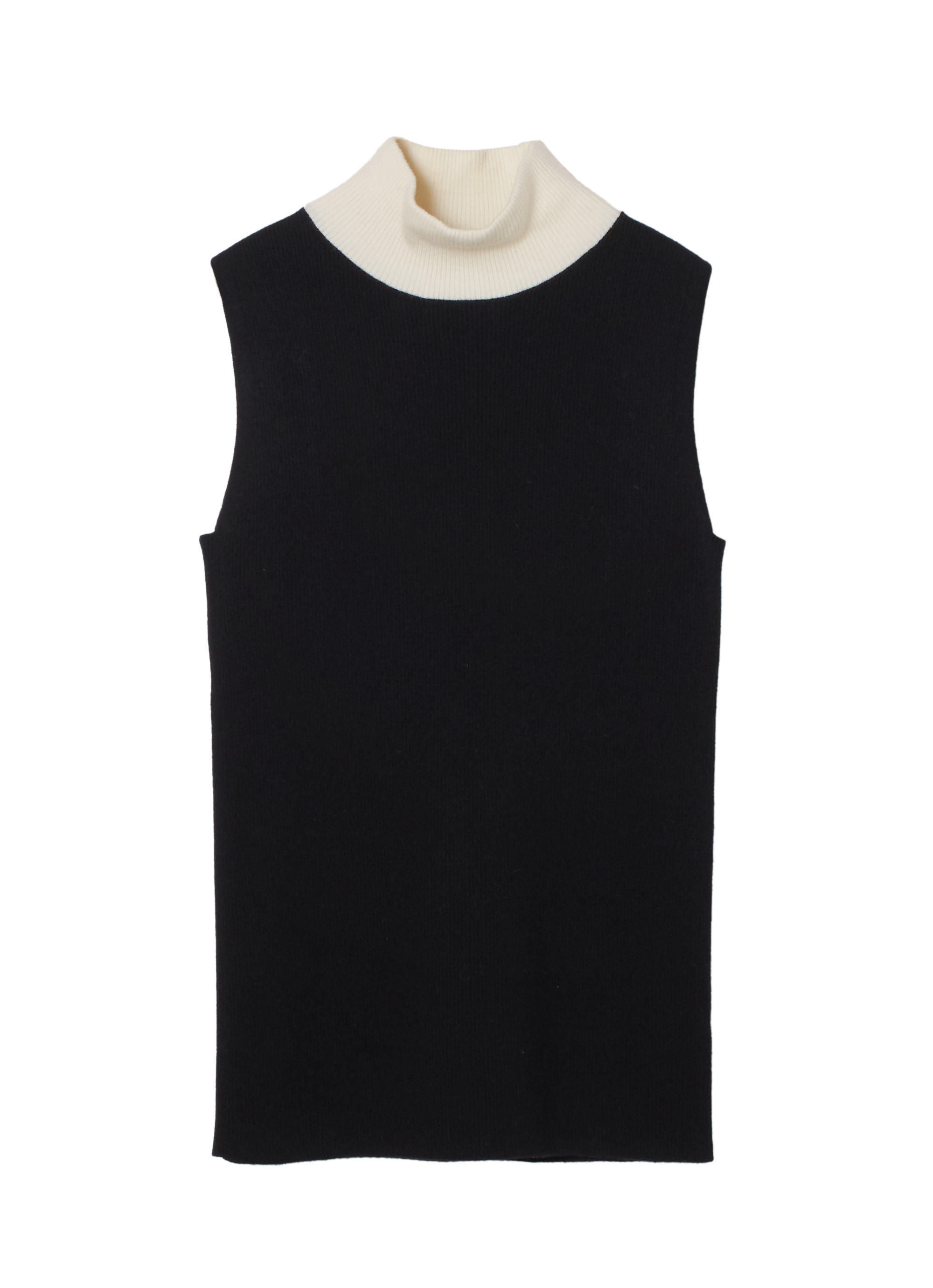 インにしたノースリーブニット