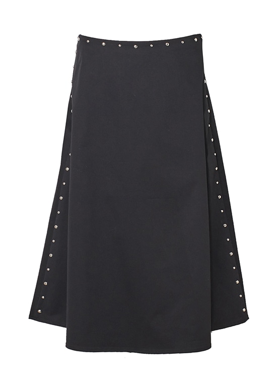スタッズ付きセミフレアスカート